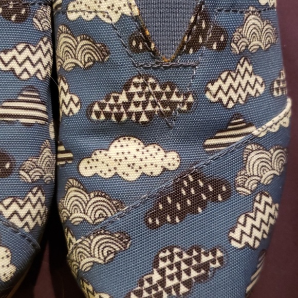 TOMS Classic Canvas with Clouds - Picture 3 of 5